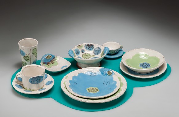 Early figures were fired with bubbles deliberately left in the clay; this caused them to blow up in the kiln. The fragments were then painstakingly glued back together for exhibition.